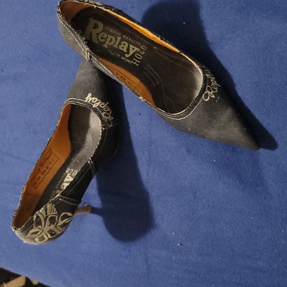 Shoes and Jeans Replay